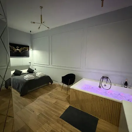 Z Jacuzzi Grey Miodowa Apartman