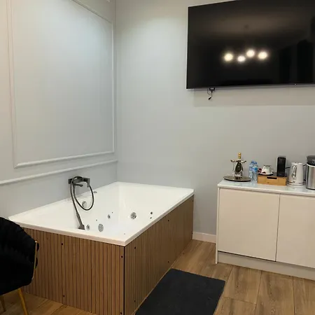 Grey Prywatne Jacuzzi Miodowa